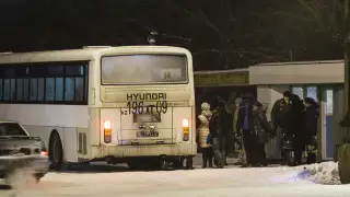 "У акимата нет средств". Льготникам вывесили предупреждения в автобусах Павлодара