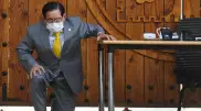 Глава секты на коленях извинился за распространение коронавируса в Корее