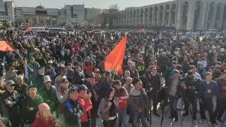 18 милиционеров пострадали во время беспорядков в Бишкеке