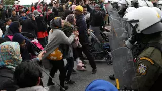 ЕС направит Греции 700 миллионов евро и силы на защиту границ