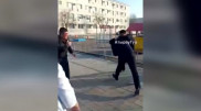 Драку посетителя с охраной  поликлиники сняли на видео в Атырау