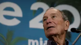 Миллиардер Блумберг отказался от президентской гонки в США в пользу Байдена