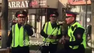 Шымкентские полицейские спели на Арбате, и теперь их обсуждает Казнет