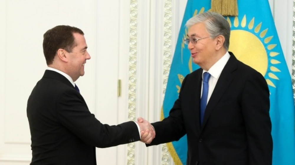 Медведев отметил большие процессы в Казахстане
