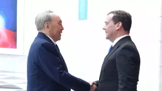 Назарбаев Медведеву: Мы с вами снова коллеги