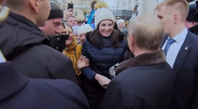 Раскрыто содержание записки от девушки, сделавшей предложение Путину