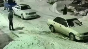 В Новосибирске сняли на видео перестрелку автоматчика с местным "терминатором"