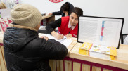 В столице жителям, получающим АСП, выдают продуктовые наборы и предметы бытовой химии