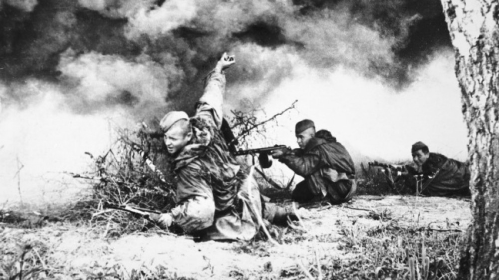 Советские разведчики в бою. © Waralbum