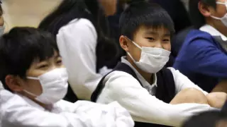 Коронавирус: оқушылар каникулға ерте шығады