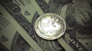 Российский рубль продолжает падать