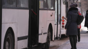 Кондуктор попал под колеса автобуса, на котором работал в Уральске