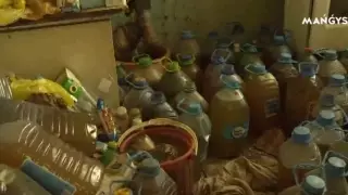 "Вся квартира была заставлена бесчисленными баклажками с мочой"