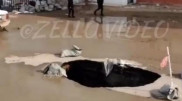 На дороге в центре Актобе провалился асфальт