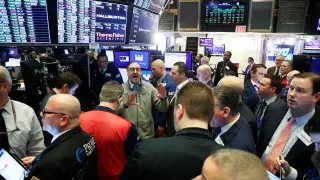 Богатейшие люди мира потеряли почти триллион долларов