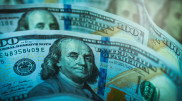 Доллар продают по 437,5 тенге в обменниках