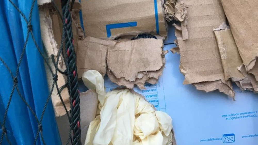 26 тонн медицинских перчаток пытались вывезти из Казахстана в Россию
