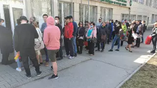 Столпотворением вокруг ЦОНов возмутились алматинцы