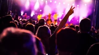 Владелицу ночного клуба оштрафовали за нарушение режима ЧП в Караганде