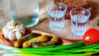 Спирт, чеснок и хлорка. Популярные мифы о коронавирусе