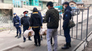 В Алматы эвакуировали БЦ рядом с оцепленным домом
