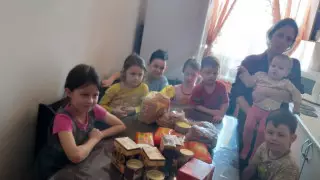 "Казцинк" вручит подарки к Наурызу пожилым людям и семьям, которые особенно нуждаются во внимании