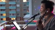 Алматинцы устраивают концерты на балконах