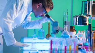 Во Франции тестируют способы лечения коронавируса