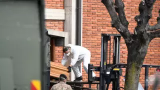 В гробу прически не видно. Итальянские мэры пугают нарушителей карантина