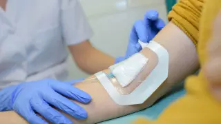 Плазмой переболевших пациентов будут лечить от коронавируса в США