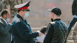 Пребывание казахстанцев на улице могут ограничить