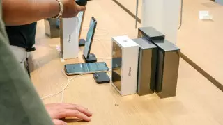 Коронавирус обвалил мировые продажи смартфонов