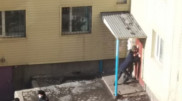 Замок сняли с закрытого на карантин подъезда в Караганде