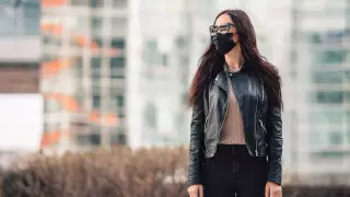 Вылечившиеся от COVID-19 продолжают заражать людей - ученые