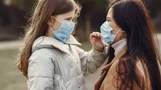 Кого считают близкими контактными с больным коронавирусом, рассказали в Алматы