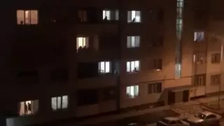 Еще один "концерт на балконе" сняли на видео в Алматы