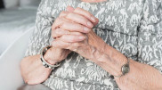 "Оставьте его молодым". 90-летняя женщина умерла от коронавируса, отказавшись от ИВЛ