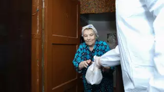 Казахстанские спортсмены доставляют пожилым астанчанам горячие обеды