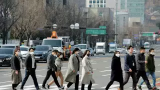 97 жастағы әйел жазылды. Оңтүстік Корея коронавируспен қалай күресіп жатыр?