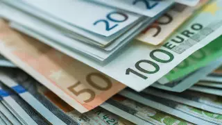 Нацбанк завез валюту из-за рубежа