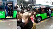 Переполненные автобусы сняли на видео в Алматы во время карантина