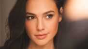 "Чудо-женщина" Галь Гадот снялась для Vogue в откровенном платье