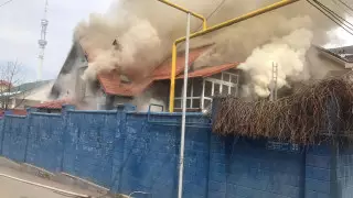 Деревянный жилой дом горел в Алматы