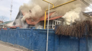 Деревянный жилой дом горел в Алматы