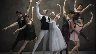 Онлайн-театр. Балеты "Шопениана", "Открывая Баха" и "Болеро"