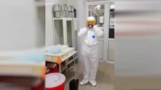 Подготовку казахстанских врачей к осмотру больных коронавирусом сняли на видео