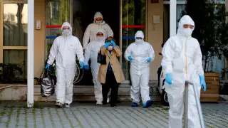 Число жертв коронавируса в мире превысило 105 тысяч