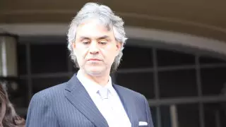 Оперный певец Андреа Бочелли дал концерт в пустом Миланском соборе