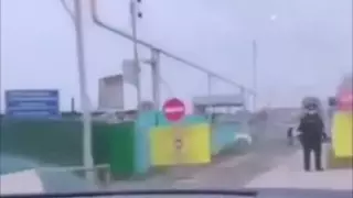 Водитель Bentley, игнорируя полицейских, проехал блокпост в Алматинской области