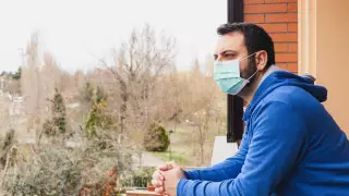 Сидеть дома до 2022 года предложили ученые